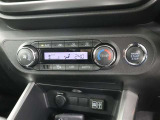 オートエアコンで車内の温度管理も自動調整で行ないますのでらくらくです!安心して運転に集中できます!!