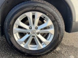【純正ホイール】外観にマッチした純正アルミホイールを装着しております。