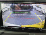 バックカメラ付き♪車庫入れ、バックでの駐車時に後方が見える事での安心感は大きいです☆一度装備したら外せなくなるアイテムです♪