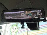 スマートルームミラー画像になります。リアシートに人が乗ってる時やトランクに荷物がたくさん積んでルームミラーが使えないときに便利なオプションです!