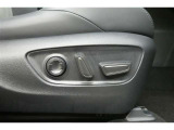 パワーシート搭載。微妙な調整が手軽にでき、最適なポジションで運転することが可能です。