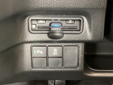 ハンドルの左下にETCとHondaセンシング用の、VSA(ABS+TCS+横滑り抑制)解除スイッチなどがついています。高速道路の料金所の通過も楽々です。 カードの取り出しもしやすい場所についています。