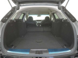 2列目シートを倒すことで、大変広いラゲッジスペースとなります。大きな荷物を積んだりと様々な用途にご利用いただけます。