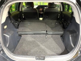 普段のお買い物や通勤、送迎等に十分な荷室スペースを確保しております。セカンドシートを倒すと、大きな荷物の積載も可能です♪
