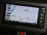 【7インチ純正ナビ】純正ナビを装備。タッチパネル式で使いやすく、詳細地図により目的地をピンポイントで設定できます。初めての道でも迷いにくく、ロングドライブも快適ですよ♪