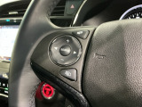 ステアリングにオーディオ操作スイッチが付いています。オーディオ画面に直接タッチしなくても操作が出来ますので、運転に集中できます。