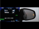 隣車線を走る車両をレーダーで検知し、ドアミラーでは確認しにくい後側方エリアに存在する車両に加え、急接近してくる車両も検知します。車両を検知するとドアミラーに搭載されたLEDインジケーターが点灯します。