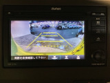 バックモニター付きで、車庫入れやバック時の後方確認をサポート。