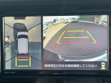 【パノラマモニター】クルマを真上から見下ろした視点で駐車をサポートします!死角からの障害物にいち早く気が付くことができます。