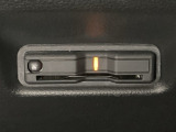 ハンドルの左下にETCがついています。高速道路の料金所の通過も楽々です。 カードの取り出しもしやすい場所についています。