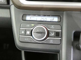 オートエアコンは、常にお好みの温度に調整ができ車内を快適な空間に保ってくれます。