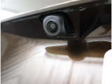 バックカメラが付いているので後方確認が非常にしやすいです。今や運転初心者も熟練者も必須装備!ついていて損はないですね♪