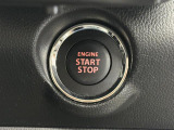【プッシュスタート】スマートキーを持っているだけ、鍵を差し込むことなく、ボタンを押すだけでエンジン始動や停止を行うことができます。