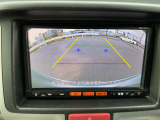 バックモニターで車庫入れや縦列駐車もらくらく、夜間でもはっきり見える高感度カラーカメラで車幅、距離表示機能付きです。