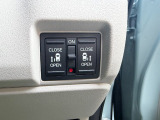 【電動スライドドア】ボタン一つで自由自在に開閉が可能!指先一つで運転席からどちらのドアも開閉できるので非常に便利な装備です!挟み込み防止機能もついているので小さなお子様がいる方も安心です!