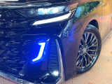 【シーケンシャルターンランプ付きLEDヘッドライト】人気の『流れるウィンカー』付きのLEDヘッドライトを装備♪高級感はもちろん、点灯時は存在感たっぷりで他車からも認識されやすく安心です。