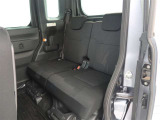 ゆとりある広々とした車内空間は、ドライブを始め買い物やレジャーなど、幅広く活躍します。一人でもみんなとでもお出かけを楽しみましょう!