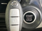 【インテリジェントキー】カバンやポケットに入れたままでもドアの施錠・解錠が可能なスマートキーを装備。エンジンのオン・オフ時もカギを取り出す必要が無いからとっても便利です♪