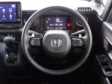 ハンドル左側にはオーディオ操作が出来るオーディオリモートコントロールスイッチ、右側にはHonda SENSINGとオートクルーズコントロールのスイッチを装備!