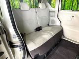 後部座席も気になるようなキズ・汚れやへたり等、大きなダメージはなく、良好な状態です。