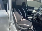 運転席、助手席シートです。実際お座りいただくのが、分かりやすいと思います。お気軽にご来店ください