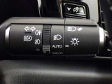 【オートライト】車外の明るさに応じて、自動的にライトの点灯・消灯をしてくれます。