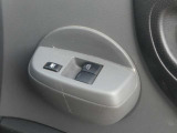 運転席 助手席パワーウインドウです。