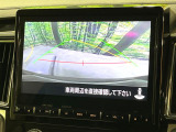 【バックカメラ】駐車時に後方がリアルタイム映像で確認できます。大型商業施設や立体駐車場での駐車時や、夜間のバック時に大活躍!運転スキルに関わらず、今や必須となった装備のひとつです!
