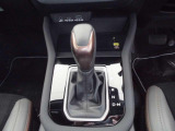 CVT(無段階変速)による滑らかな加速は振動も少なく燃費にも貢献、水平対向エンジンとの相性も良く快適性を高めています!!