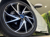 【17インチアルミホイール】外観にマッチしたアルミホイールを装着しております。各種アルミホイールや、スタッドレスタイヤも取扱いしております。是非ご相談ください♪