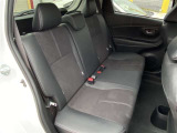 【後部座席】も当然、綺麗・清潔に仕上げております。内装の綺麗なお車は気持ちが良いですし、コンディションのいい車が多いです。これもオススメの1台です。