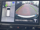 車を真上から見ているように、周囲の状況を把握しながら安心して駐車が行えるアラウンドビューモニター!