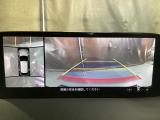 狭い場所での駐車やすれ違いなどでより的確な運転操作に役立つ360&deg;ビューモニターが装備されています。