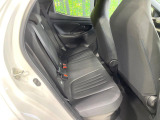 後部座席も気になるようなキズ・汚れやへたり等、大きなダメージはなく、良好な状態です。