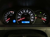 とっても見やすいメーターです。夜間時はラグジュアリーな気分にさせてくれる照明が魅力ですので、夜のドライブも楽しみになりますよ♪