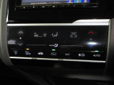 操作部に静電式タッチパネルを採用したフルオート・エアコンディショナー。Honda インターナビ同様、スマートフォン感覚の直感操作を実現しています。