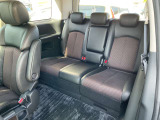 【 サードシート 】 3列目シートも大人がしっかり座れるので長距離でもストレスレスで車内全員が快適にドライブできます