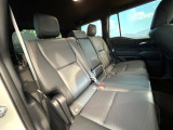 後部座席も気になるようなキズ・汚れやへたり等、大きなダメージはなく、良好な状態です。