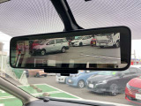 ◆インテリジェントルームミラー◆乗員・ヘッドレスト・積載物などでさえぎられがちなルームミラーの後方視界をクリアに保ちます!車内の状況に関わらず、車両後方にあるカメラの映像をルームミラーに映し出します!