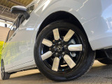 【純正15インチアルミホイール】外観にマッチした純正アルミホイールを装着しております。各種社外アルミホイールや、スタッドレスタイヤも取扱いしております。是非ご相談ください♪