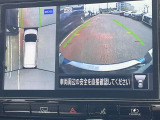 車を真上から見ているように、周囲の状況を把握しながら安心して駐車が行えるアラウンドビューモニター!