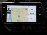 純正ナビを装備。タッチパネル式で使いやすく、お出かけもラクラクです。