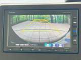 【バックカメラ】駐車時に後方がリアルタイム映像で確認できます。大型商業施設や立体駐車場での駐車時や、夜間のバック時に大活躍!運転スキルに関わらず、今や必須となった装備のひとつです!