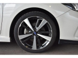 純正18インチアルミホイル/タイヤサイズは225/40R18です