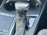 【 シフト 】シフトも操作しやすく快適なドライブを楽しんでいただけます。