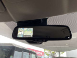 ルームミラーでアラウンドビューモニターの画像が確認出来ます。