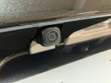 バックカメラを装備!運転席から見えにくい後ろをナビの画面に映して操作が出来ます。純正ナビなどを取付いただくとご利用頂けます。