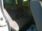 2列目シートのお写真です。 大人が座っても広々としております。