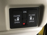 【両側パワースライドドア】両側がパワースライドドアになっており、運転席のスイッチやスマートキーでも開閉が可能です!開口部も広いので乗り降りも楽々♪