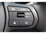 安全運転支援システムHonda SENSINGを搭載。衝突軽減ブレーキや、誤発進抑制機能、アダプティブクルーズコントロール、車線維持など複数の先進技術で安心・快適なドライブをサポートします。